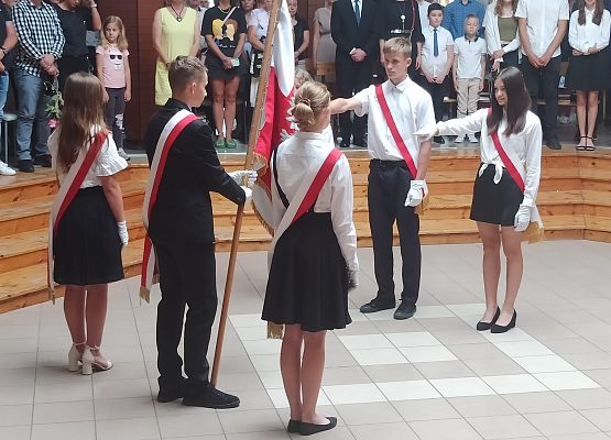 Uroczyste przekazanie sztandaru Szkoły Podstawowej im. Strażaków Polskich w Nowej Wsi Lęborskiej