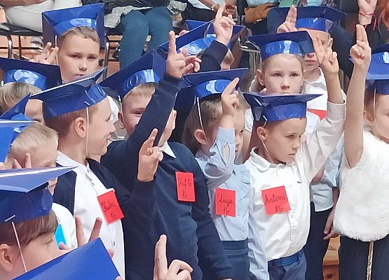 dzieci podczas ślubowania