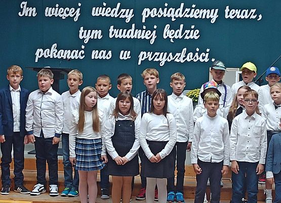 piosenka w wykonaniu uczniów klas 3