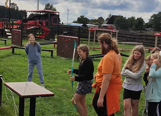 Natasza strzela z łuku