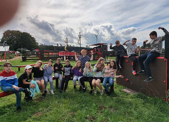 uczniowie klasy 6a na wycieczce