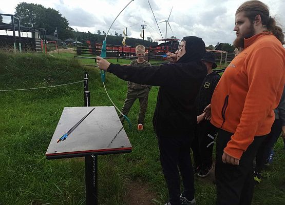 Bartek strzela z łuku