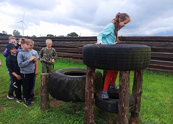 tor przeszkód z oponami