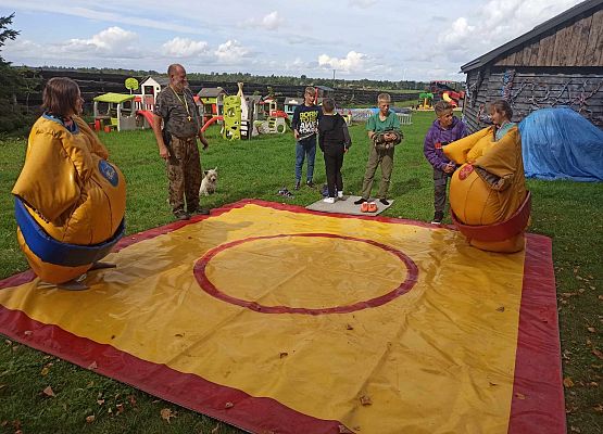 Zawody sumo Ania i Emilka