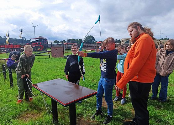 Bartek strzela z łuku