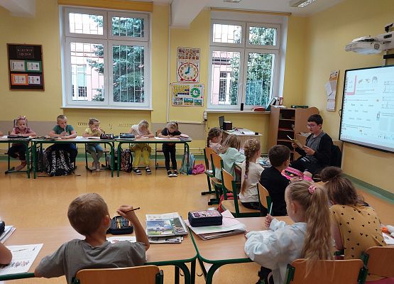 Bartek czyta w klasie pierwszej