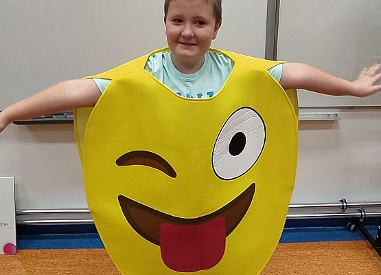 Mikołaj Maziarz z 2b w emotce.