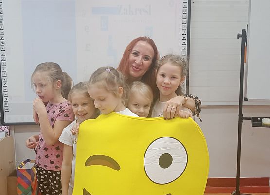 Pani Kasia i dziewczynki z 1b.