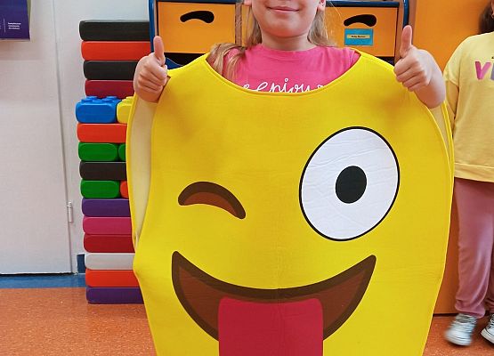 Pola Okrój z 2a w emotce.