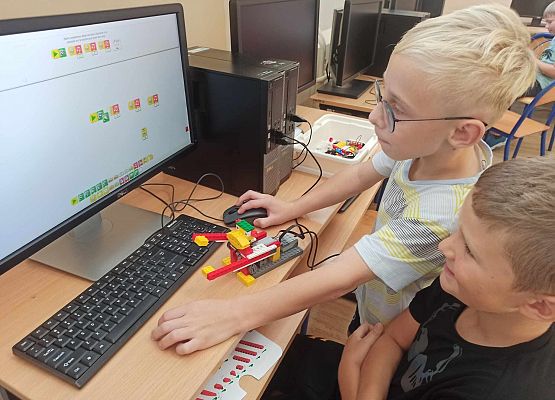chłopcy programują