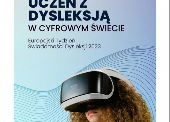 Plakat na którym jest dziewczyna w długich włosach i googlach