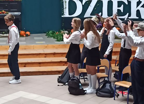 uczeń idzie do odpowiedzi