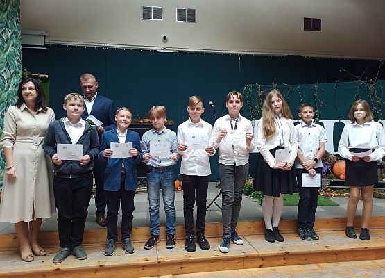 uczniowie, którzy otrzymali stypendium Wójta z klasy 6a