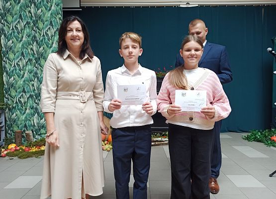 Lena i Kajetan z Panią Dyrektor