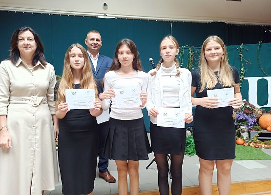 uczniowie, którzy otrzymali stypendium sportowe Wójta z klasy 7a