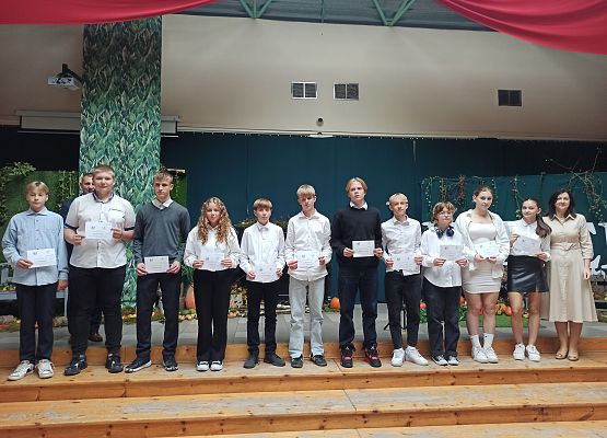 uczniowie, którzy otrzymali stypendium sportowe Wójta z klasy 8a