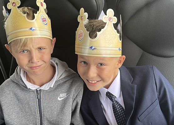 Tymon i Max w autokarze