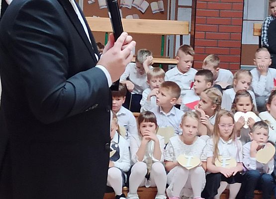 Ksiądz Olek przemawia