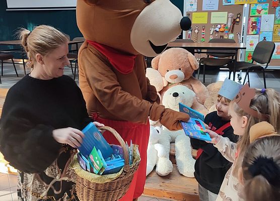 Miś rozdaje nagrody