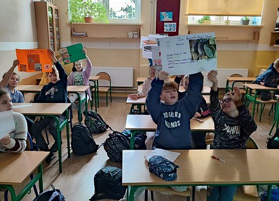 Grafika 2: Rozmawiam - Pomagam (Talk and Help)