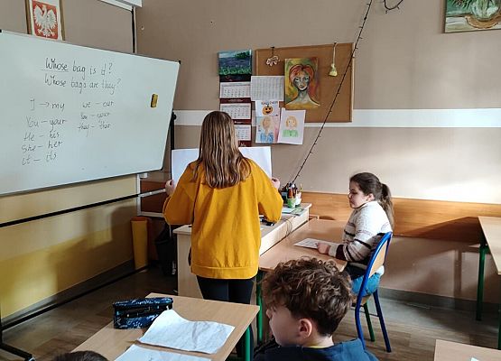 Grafika 8: Rozmawiam - Pomagam (Talk and Help)