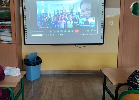 Grafika 7: Rozmawiam - Pomagam (Talk and Help)