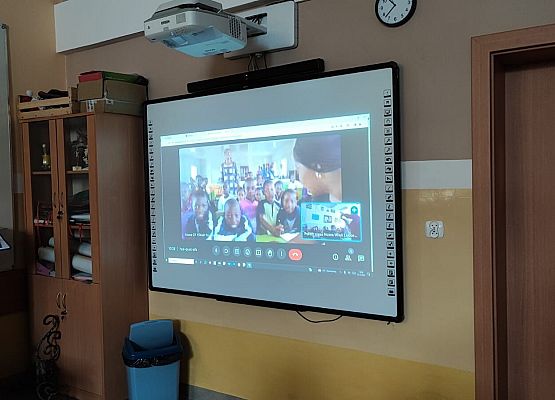 Grafika 9: Rozmawiam - Pomagam (Talk and Help)