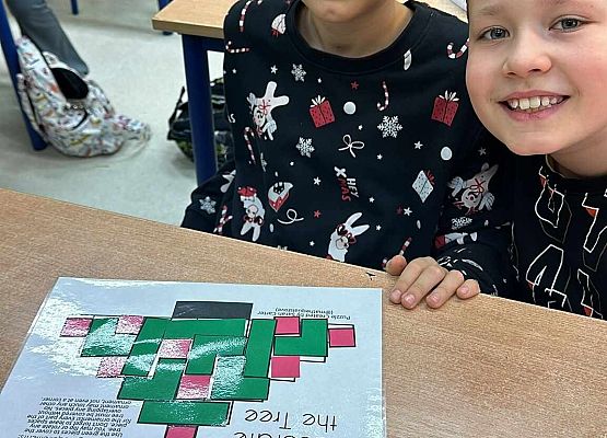 chłopcy z 3c z choinką