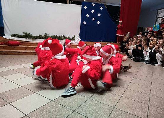 taniec Mikołajów klasy 1