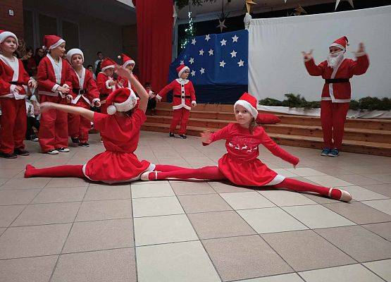 taniec Mikołajów klasy 1