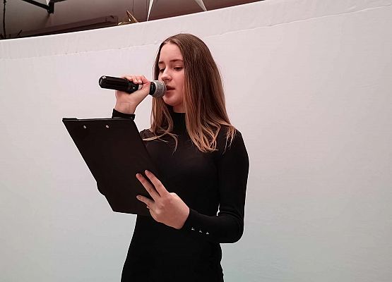 prowadząca jasełka