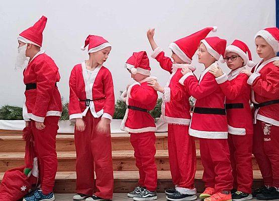 taniec Mikołajów klasy 1