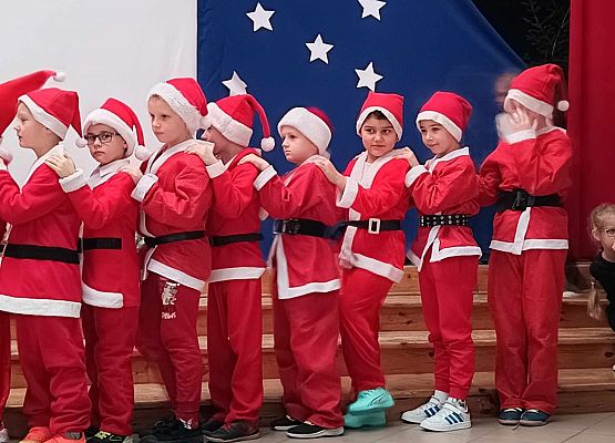 taniec Mikołajów klasy 1