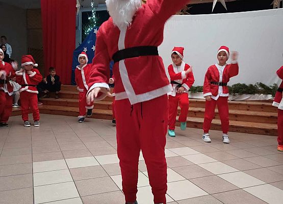 taniec Mikołajów klasy 1