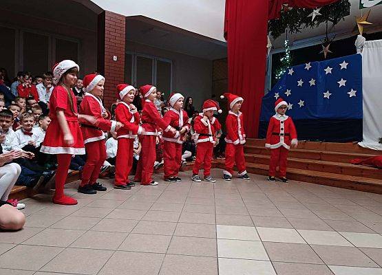 taniec Mikołajów klasy 1