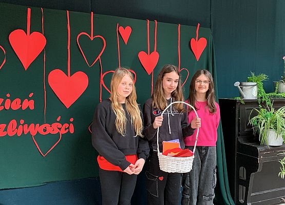 Przedstawicielki English Corner Maja Weronika Agnieszka