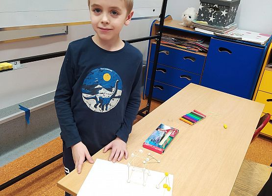 Grafika 4: Uczniowie klasy 2b podczas realizacji Ogólnopolskiego projektu edukacyjnego  (Nie)zwykła matematyka.