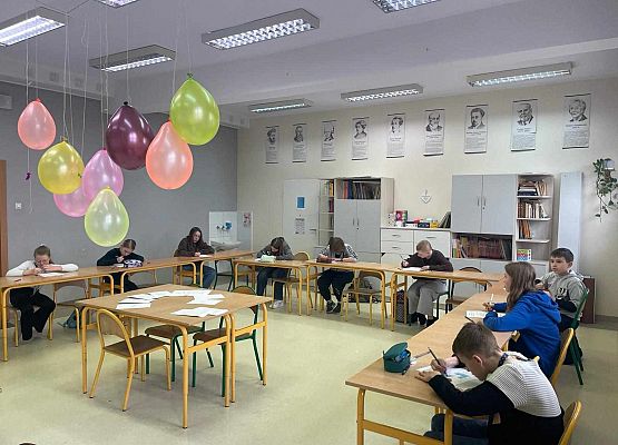 uczestnicy rozwiązują zadania