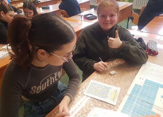 Grafika 9: Kolorowanki na fizyce i chemii