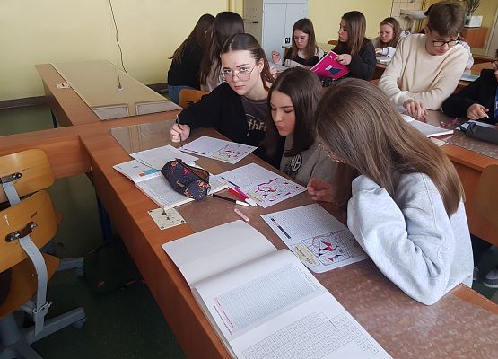 Grafika 10: Kolorowanki na fizyce i chemii