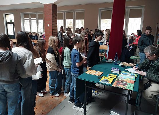 w kolejce po autograf