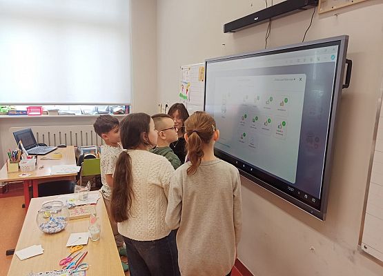 Grafika 15: Lekcja w klasie 1 prowadzona przez uczennice klasy 4b.