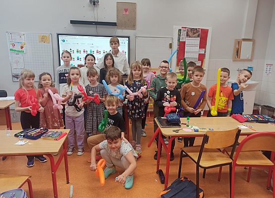 Grafika 17: Lekcja w klasie 1 prowadzona przez uczennice klasy 4b.