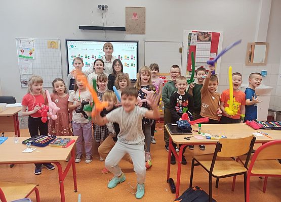 Grafika 18: Lekcja w klasie 1 prowadzona przez uczennice klasy 4b.