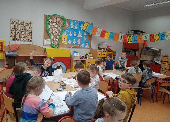 Grafika 1: (Nie)zwykła matematyka - stacje zadaniowe