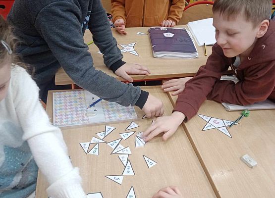 Grafika 5: (Nie)zwykła matematyka - stacje zadaniowe