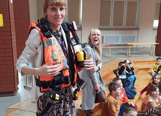 pani Dorota Główczewska w kamizelce ratowniczej