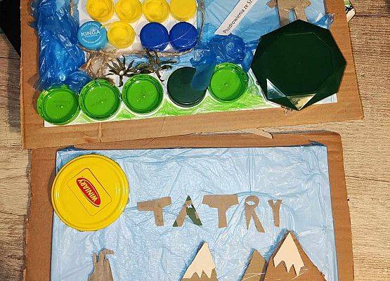 Grafika 3: Nasze uczennice nagrodzone w konkursie    „Recyklingowa pocztówka z wymarzonych ferii zimowych”