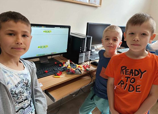 chłopcy ze swoim projektem