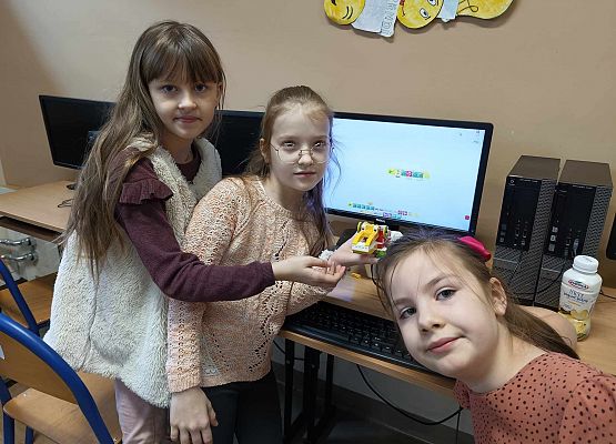 dziewczynki z klockami